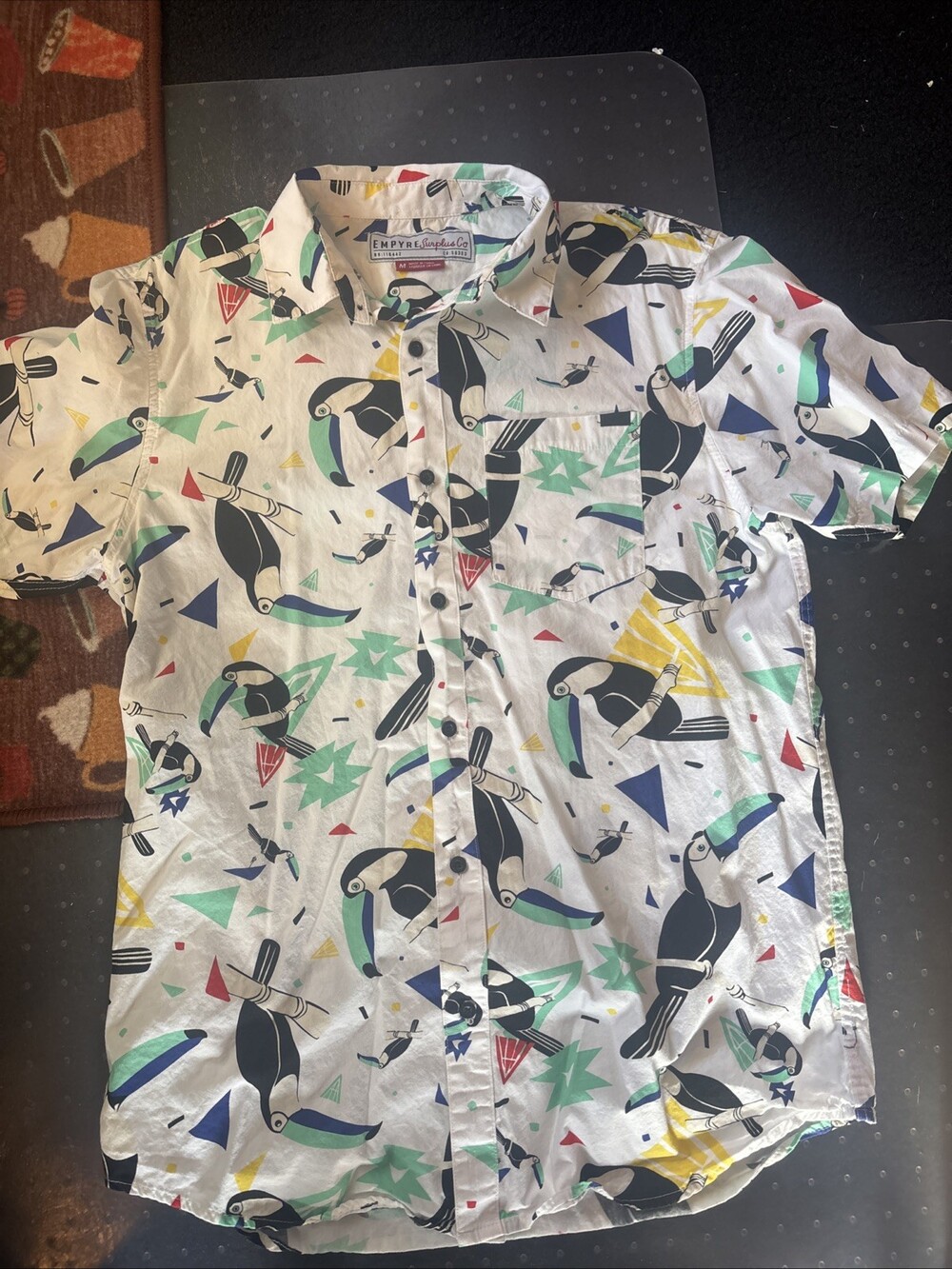 Empyre Surplus CO Toucan Mens Short Sleeve Button Down Shirt Size Medium